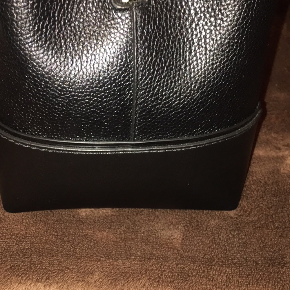 🔥Sale🔥 Beautiful Black Large MK Mercer Center tote..used once..like new - Picture 4 of 6